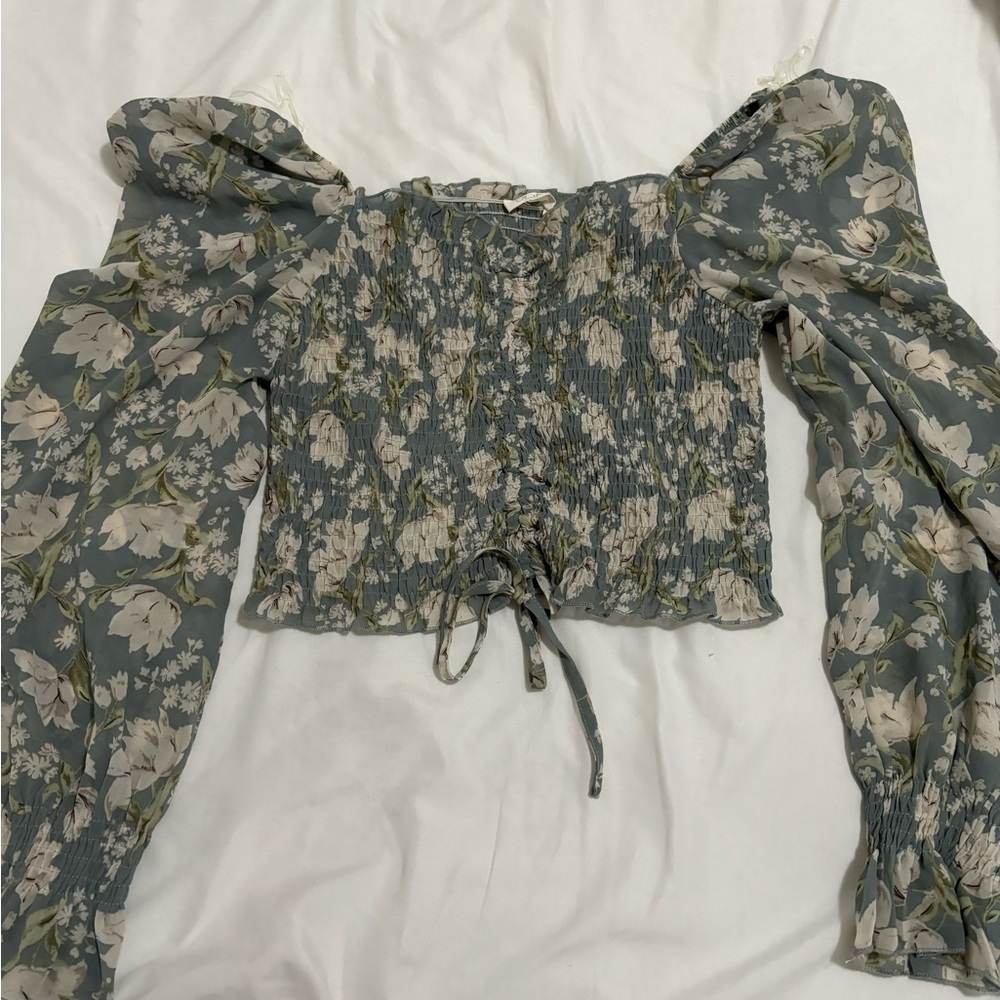 Grey and green floral crop top with puffy sleeves floral #cottagecore